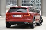 Volvo V60 D4 Cross Country 2018 года (WW)